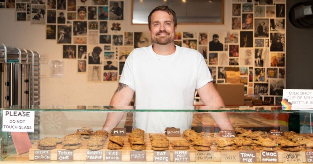 Entrepreneur queer ayant transformé une recette familiale en un empire biscuitier à Toronto et annonçant l'ouverture d'une nouvelle succursale