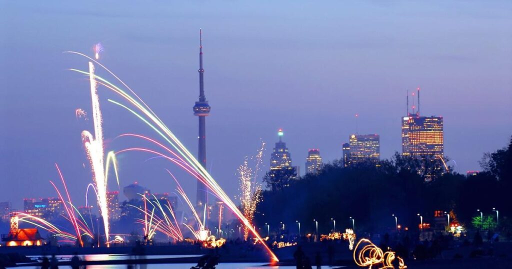 Fête du Canada à Toronto : Feux d'artifice gratuits et pancakes pour célébrer cette année