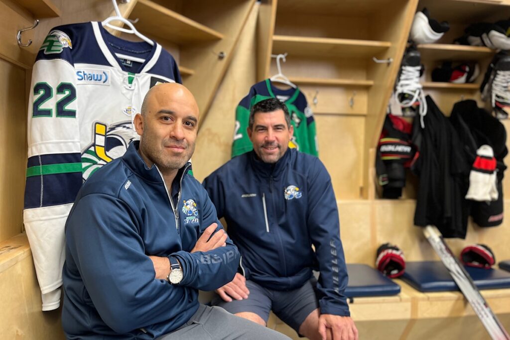 Les Eagles de Surrey recherchent un nouveau entraîneur principal après le départ de Scott Gomez