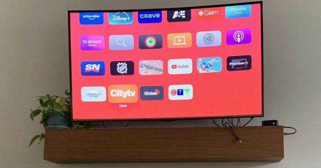 Les incontournables de Netflix et Crave pour ce week-end de Pâques : séries et films à ne pas manquer, notamment « Black Mirror »