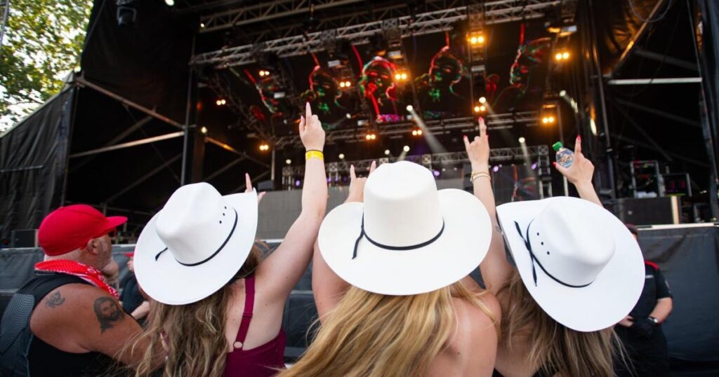 Oui, le Calgary Stampede est le plus grand rodéo du pays, mais c'est aussi une fête urbaine de 10 jours à Calgary