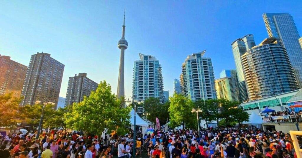 Festival gratuit de trois jours de cuisine philippine et de musique sur le front de mer de Toronto