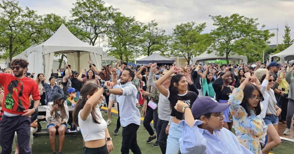 Fêtes de danse gratuites au bord de l'eau à Toronto cet été : salsa, swing, soca et danse en rangées