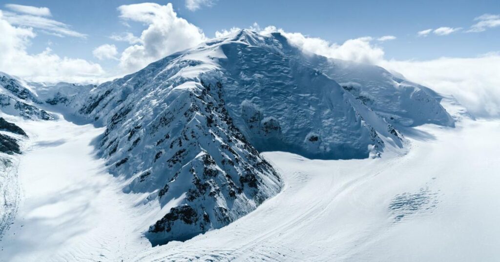 Parc national méconnu du Canada : glaciers de l'âge de glace, sommets montagneux et faune emblématique à découvrir
