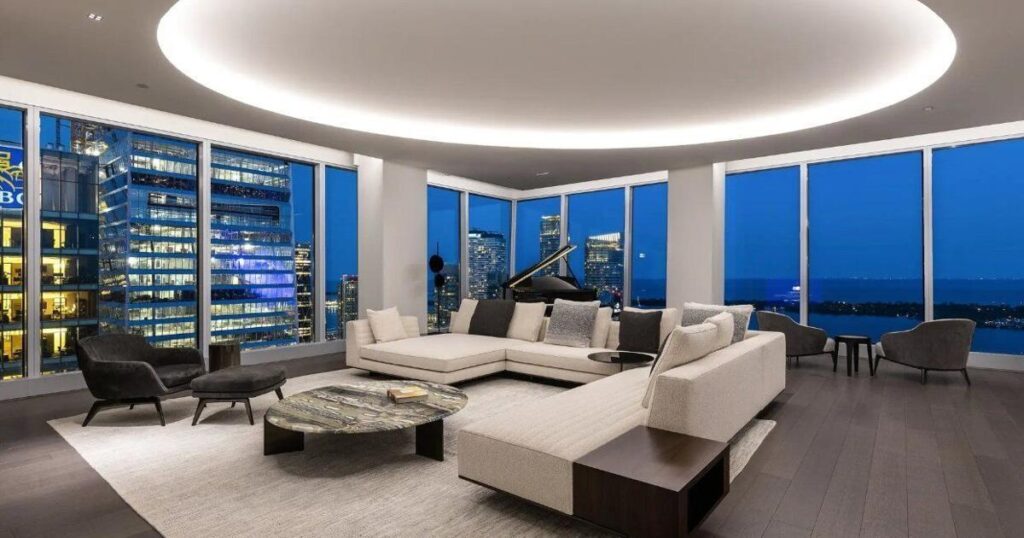 Découvrez cette propriété de luxe de 22,5 millions de dollars au Ritz-Carlton à Toronto avec vues panoramiques et cave à vin de 1 000 bouteilles
