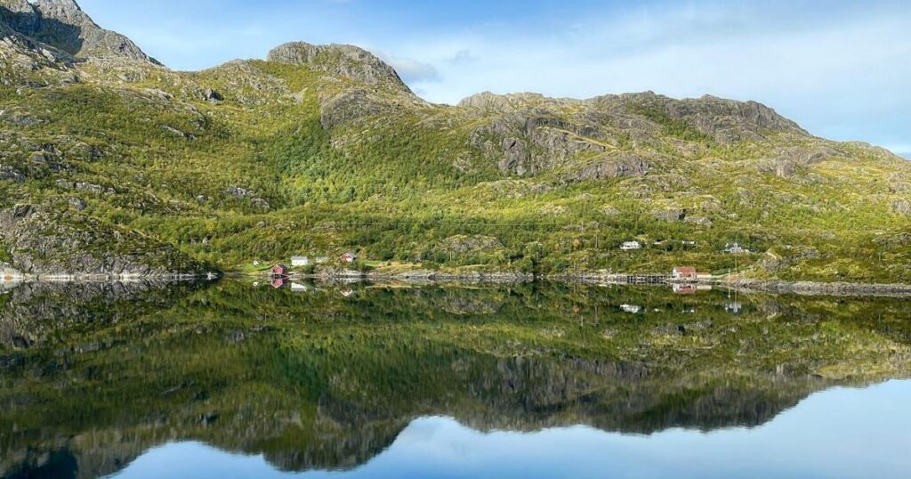 Expérience authentique en Norvège : croisière sur la compagnie maritime la plus historique, entre paysages spectaculaires et cocktail au fromage brun