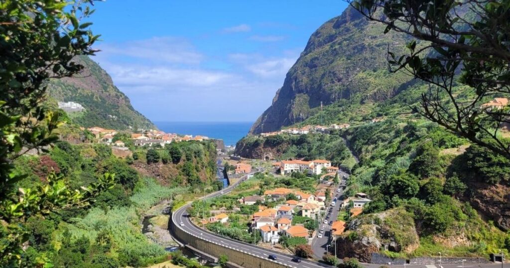 Ma sœur m’invite, ainsi que ma fille et mon neveu, à découvrir l’île de Madère – Une expérience inoubliable!