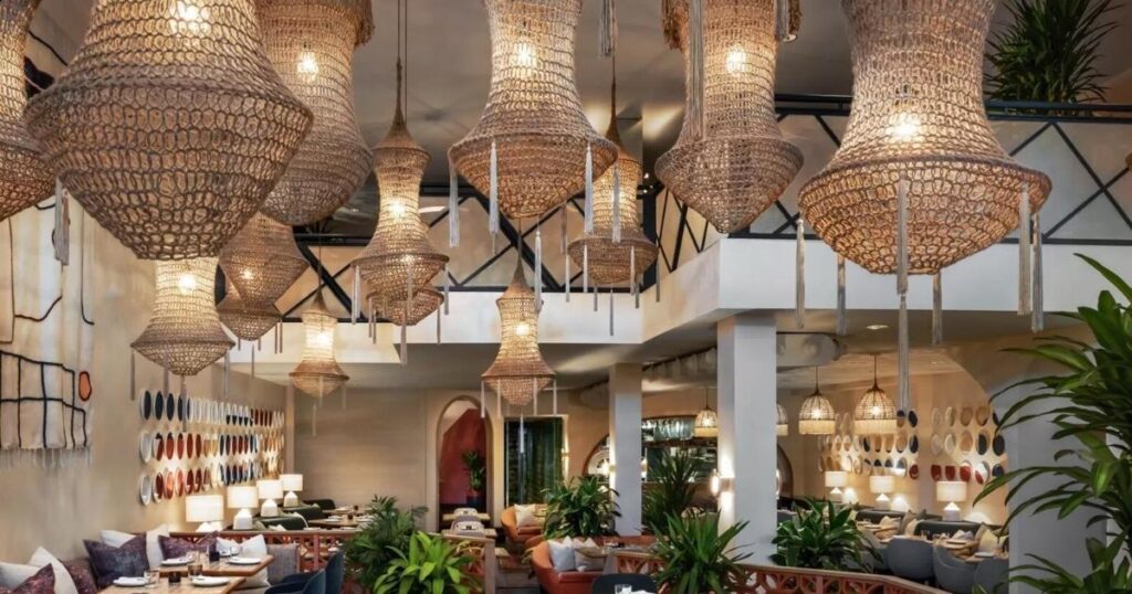 Ancienne place méditerranéenne à Toronto remplacée par un nouveau restaurant grec moderne un mois après sa fermeture