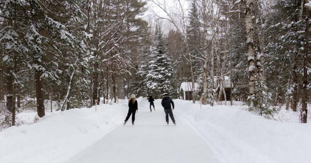 L'un des plus beaux sentiers de patinage sur glace en plein air au monde se trouve en Ontario, dans un parc provincial