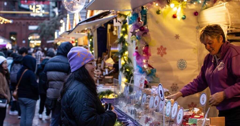 Village d'Hiver de la Distillerie de Toronto : Nouvelle expérience culinaire avec des chefs célèbres, à quoi s'attendre