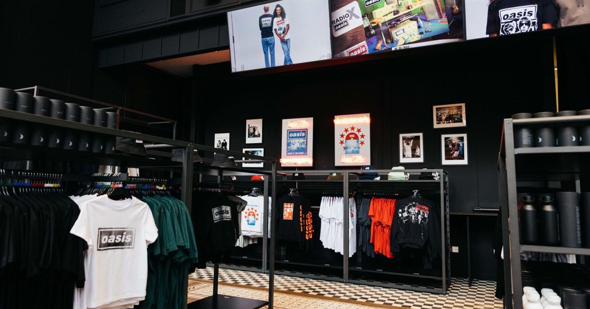 L'oasis ouvre une boutique éphémère à Toronto avant ses concerts au Rogers Stadium