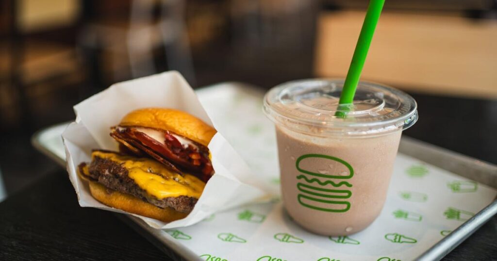 Shake Shack ouvre un nouveau restaurant dans la GTA avec des burgers gratuits