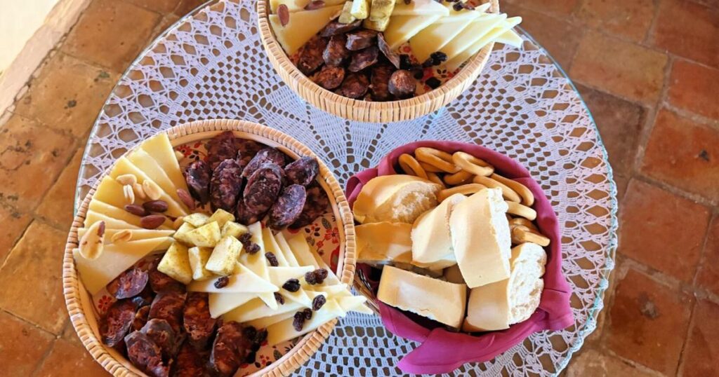 Découverte d'une région gourmande en Espagne : fromages célèbres, vins exquis et restaurants étoilés hors des sentiers battus