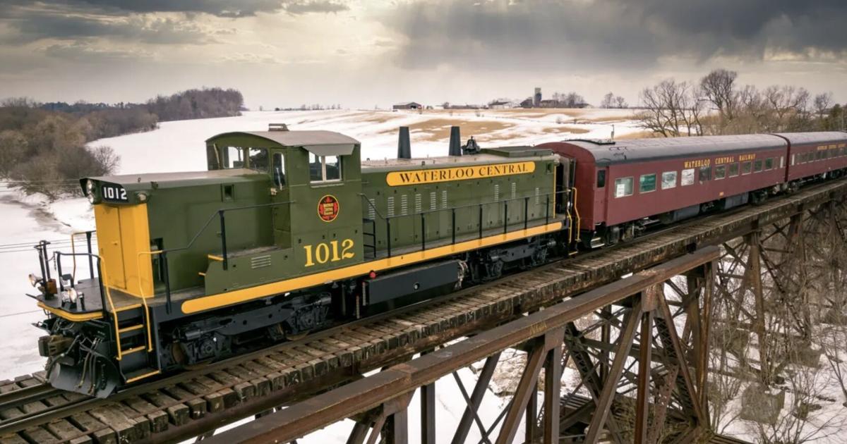 Train patrimonial de l'Ontario datant du XIXe siècle, offrant des balades hivernales panoramiques dans la campagne