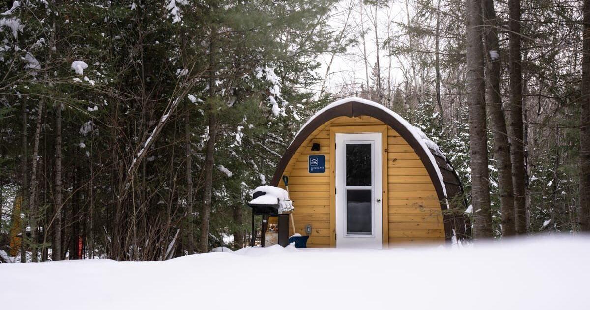 Yourtes confortables accessibles uniquement à ski et cabanes chaleureuses où séjourner dans ces parcs de l'Ontario