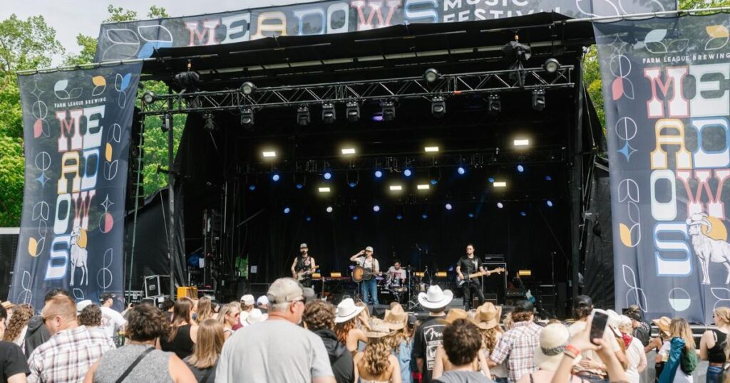 Festival de musique dans une petite ville de l’Ontario, semblable à une fête de jardin, double sa scène cette année