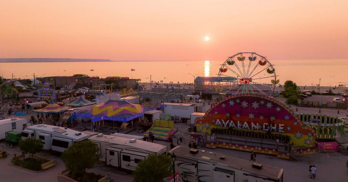 Nouveau festival étendu en Ontario dans la charmante ville estivale avec la plus longue plage d'eau douce au monde