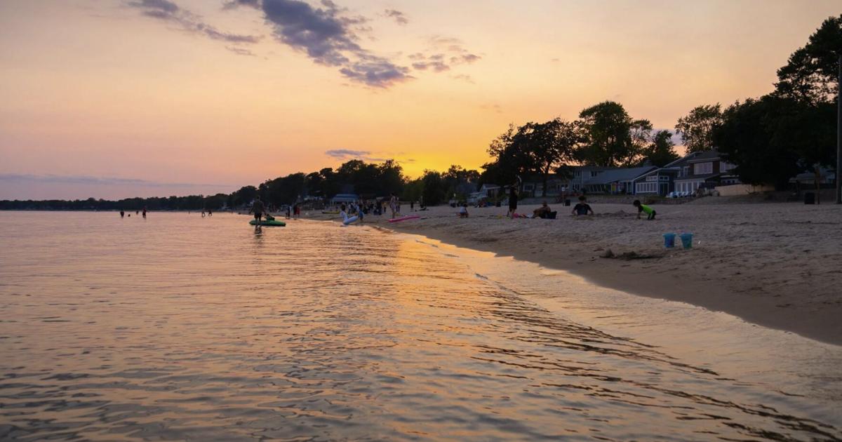 Ancienne ville célèbre pour son parc d'attractions, cette ville au bord du lac en Ontario possède une magnifique plage de sable blanc