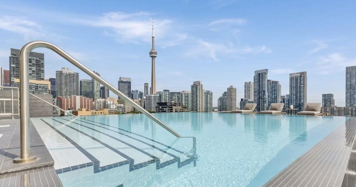 Ces condominiums à Toronto avec des piscines pittoresques évoquant un resort estival privé