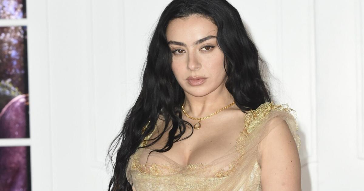 Charli XCX annonce la tournée Music, Fashion, Film avec une étape à Toronto : dates et infos pour acheter vos billets