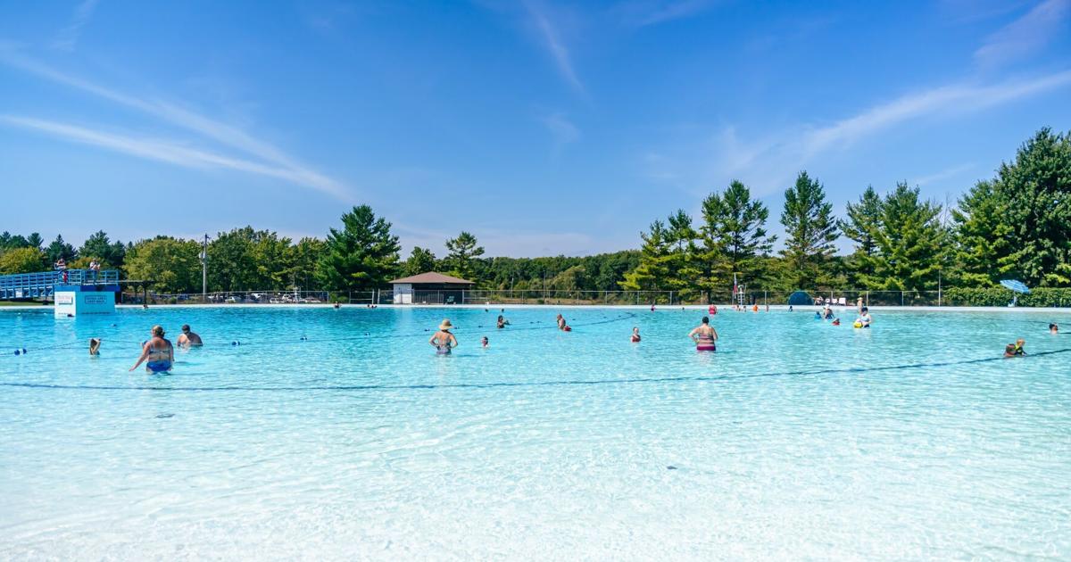 La plus grande piscine extérieure du Canada se trouve dans cette charmante petite ville de l’Ontario, entourée de paysages naturels époustouflants