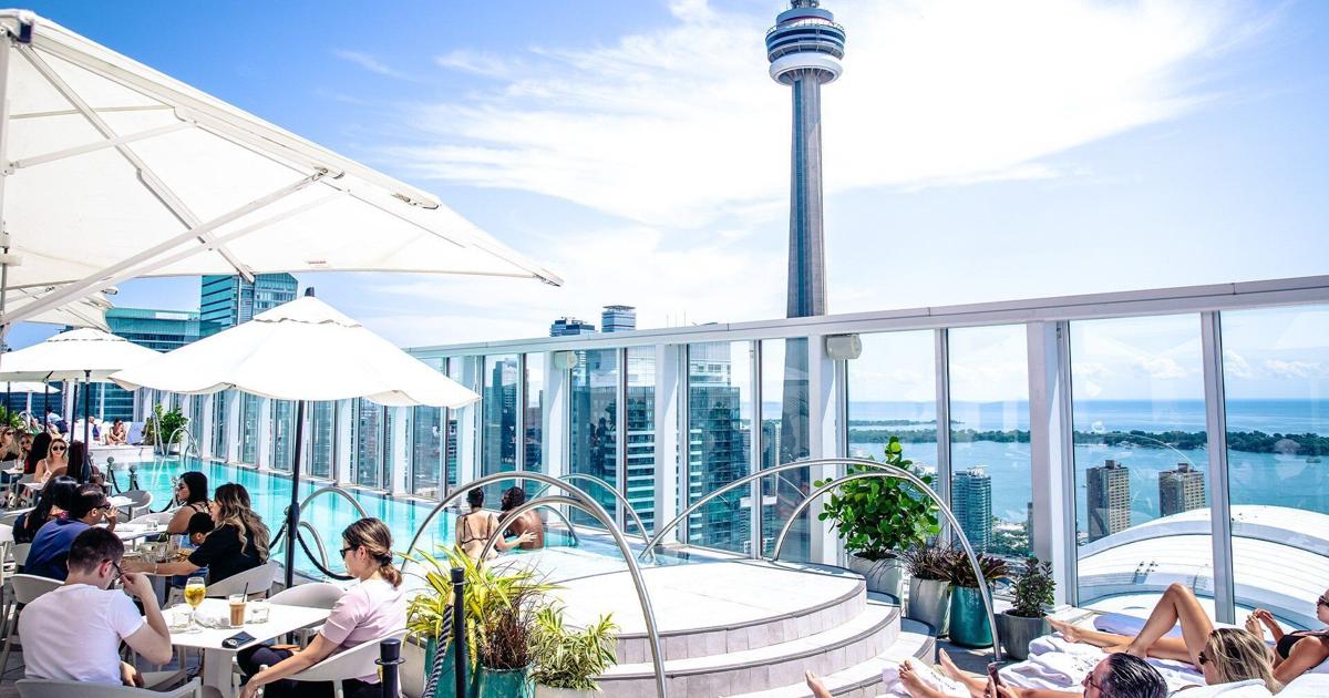 Les meilleures terrasses de Toronto pour l'été 2026 : dégustez des cocktails en hauteur et au bord de la piscine