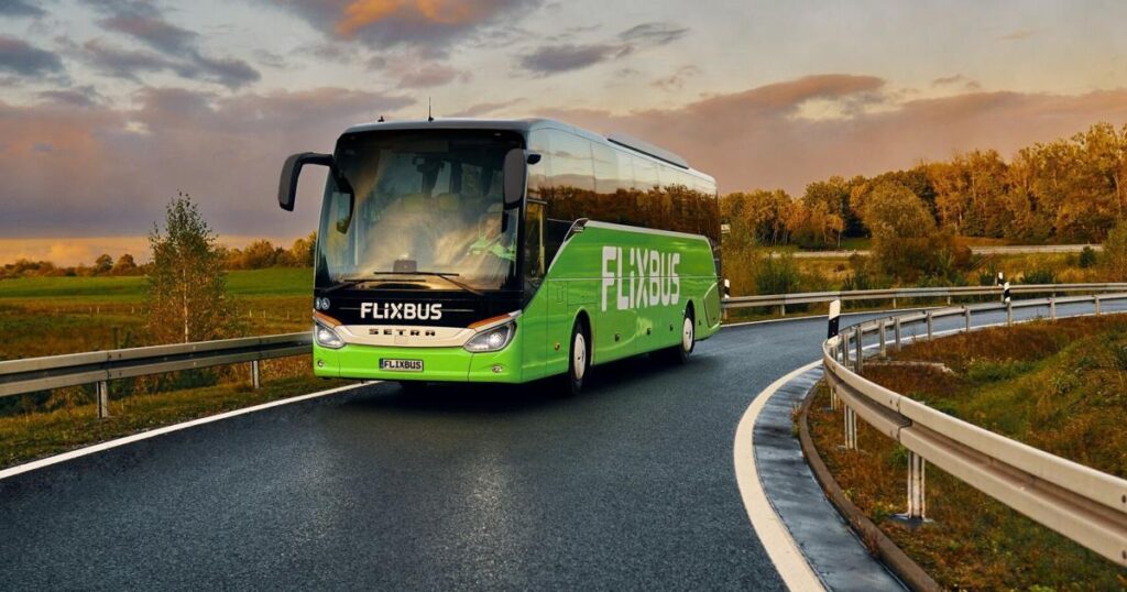 Nouvelles lignes de bus estivales avec arrêts incontournables dans la région des cottages et excursions d'une journée depuis Toronto vers la péninsule de Prince Edward