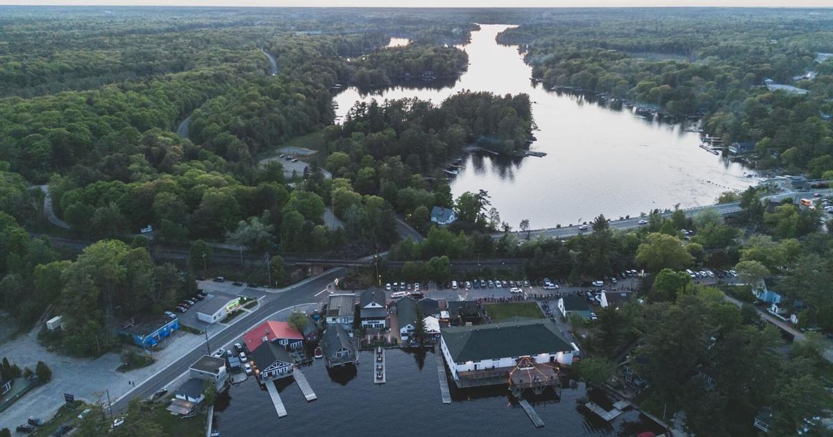 Ce village historique accessible à pied dans l’Ontario donne l’impression d’être figé dans le temps, offrant l’expérience parfaite du cottage country