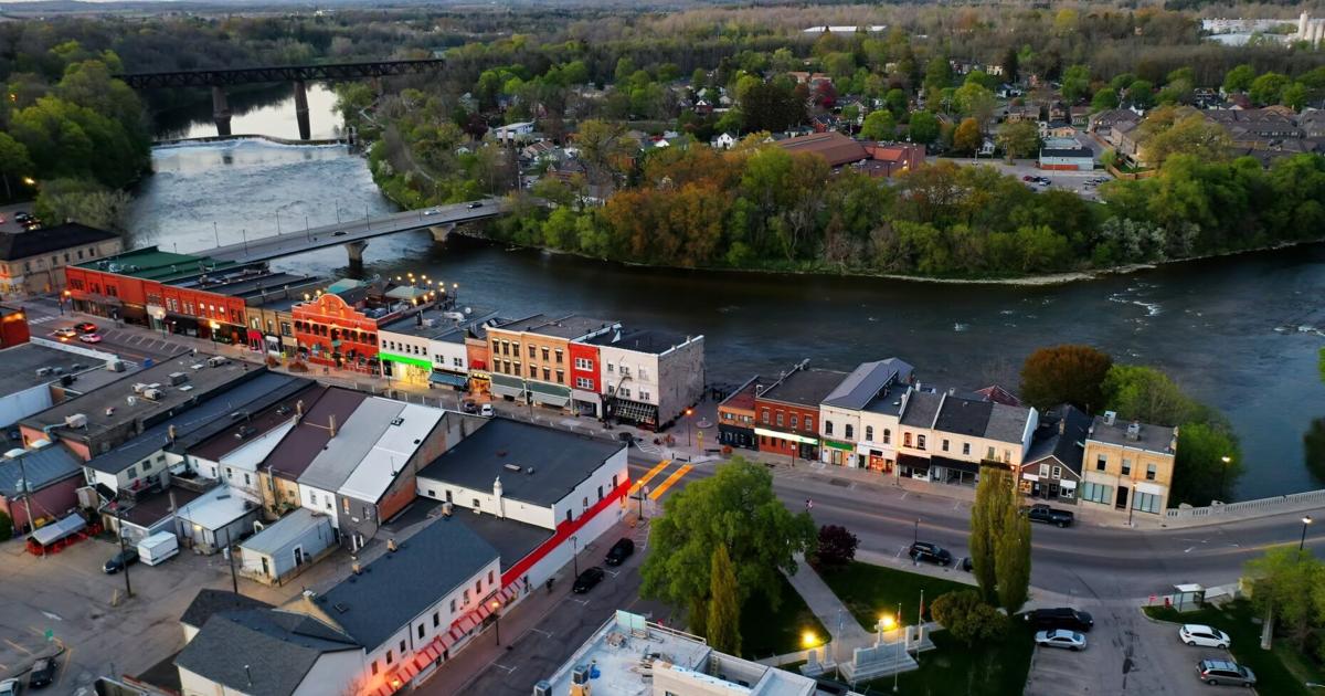 Le plus grand marché nocturne du Sud de l'Ontario se tient dans la plus belle ville de la province, célèbre pour son architecture en pavés