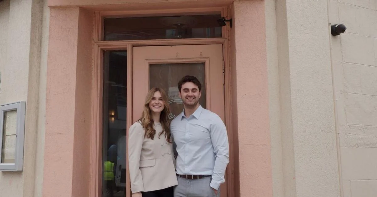 Couple à Toronto rénove une ancienne banque historique pour ouvrir un nouveau restaurant nommé d'après un site emblématique local