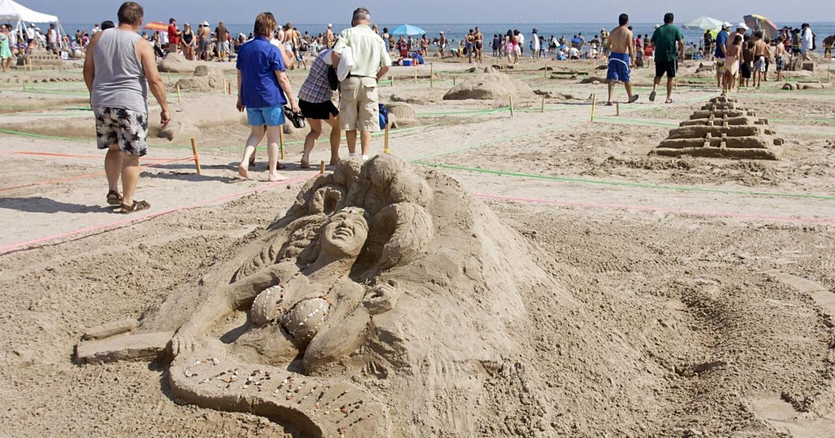 Festival de châteaux de sable dans une ville d'Ontario, autrefois l'une des meilleures villes où vivre auCanada