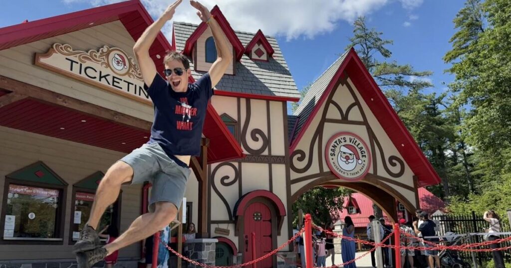 Parc d'attractions festif à Muskoka : Rennes, montagnes russes et Père Noël pour un Noël magique