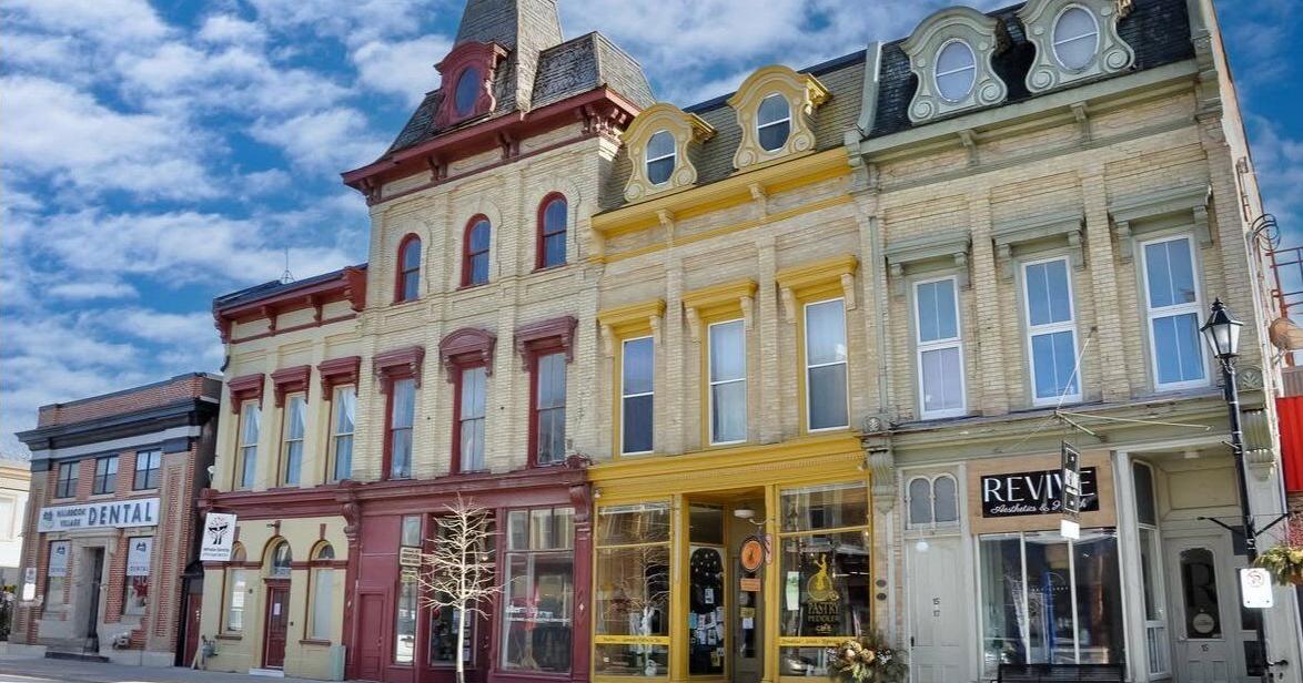 Ce petit village de l'Ontario avec 45 bâtiments historiques sert parfois de plateau de tournage cinématographique