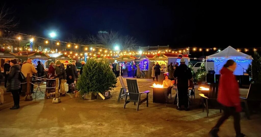 Cette ville historique au bord de l'eau en Ontario accueille le plus grand marché de Noël occidental en plein air de la région