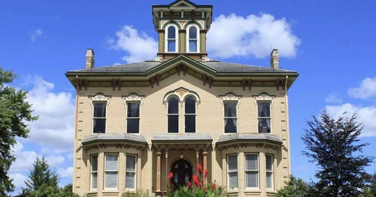 Château victorien de 147 ans en Ontario ouvert la nuit pour des visites hantées et effrayantes