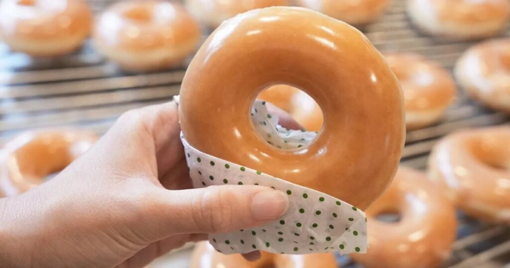 Krispy Kreme offre des donuts gratuits dans la région du GTHA : découvrez comment en obtenir un en trouvant l'affiche