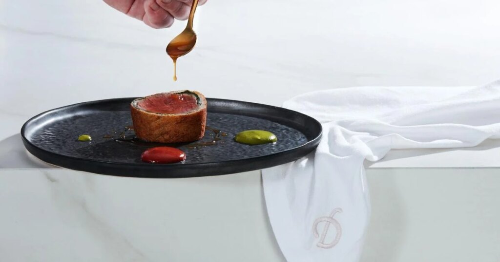 L'expérience gastronomique haut de gamme la mieux notée au monde en 2026 se trouve dans ce restaurant situé au 38e étage au-dessus du front de mer de Toronto